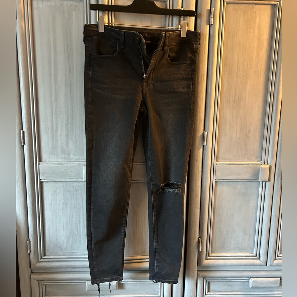 American Eagle Outfitters Black Distressed High-Rise Jegging